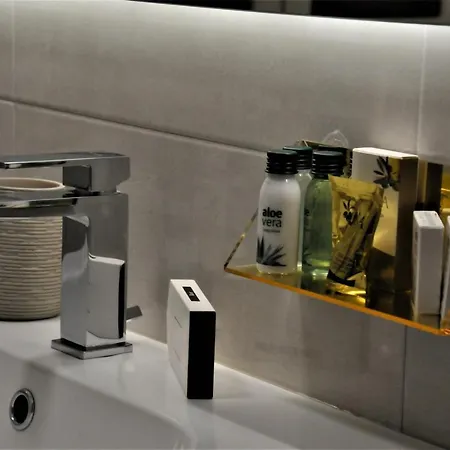 Aquila Hotell 3*